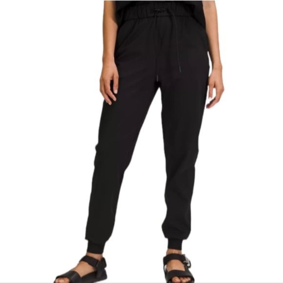 lululemon athletica Pants - Lululemon Stretch High-Rise Jogger Pants size 6 Black Luxtreme